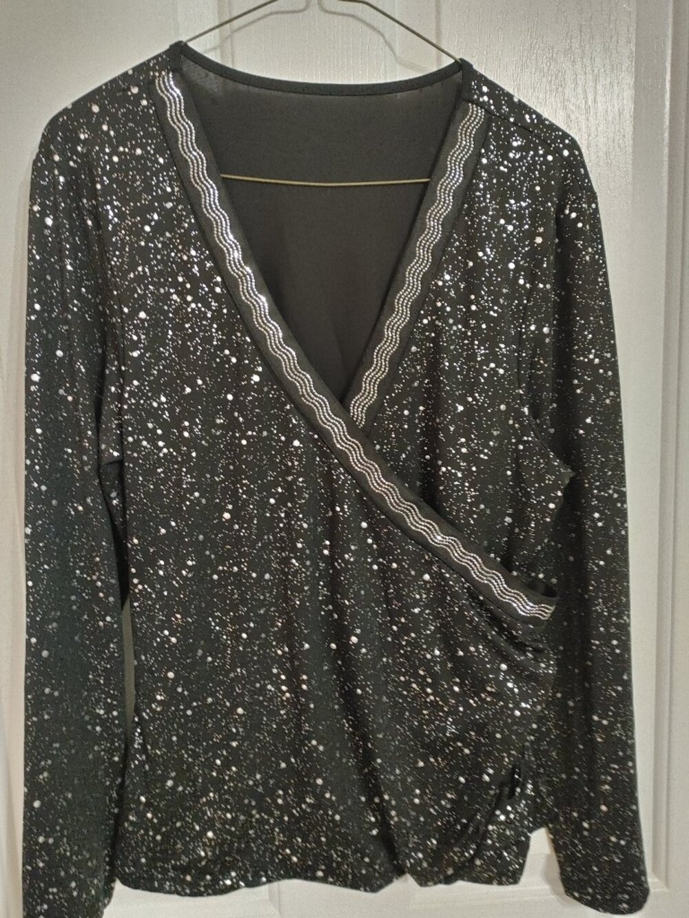 Size L Black & Silver top